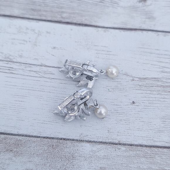 Vintage Avon Clip On Earrings Silver Tone with Faux Pearl Dangle - Picture 6 of 7